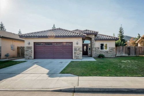 2147 Mccaffrey Ave, Fresno, CA 93722-8740