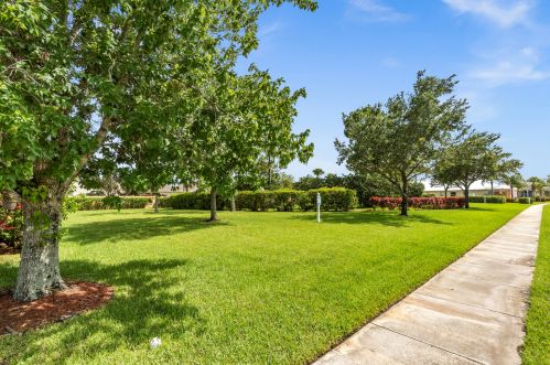 145 Willow Grove Ave, Fort Pierce, FL 34986-3564