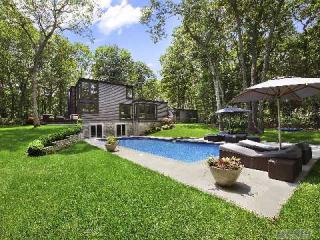 1006 Head Of Pond Rd, Watermill, NY 11976-2535