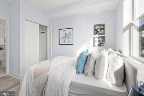 1111 Holbrook Ter, Washington DC 20002-2704 exterior