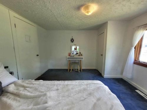 15 Great Pond Rd, Kingston NH  03848-3757 exterior