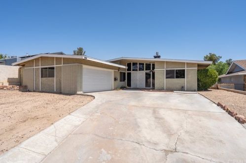 14157 Wimbleton Dr, Victorville, CA 92395-4338