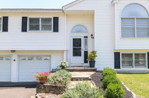 64 Robert Dennis Dr, Milford, CT 06461-2274