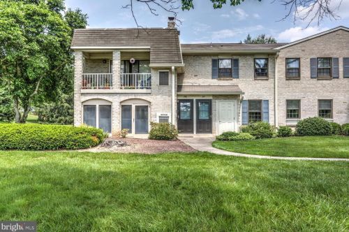 216 Valleybrook Dr, Lancaster, PA 17601-4618