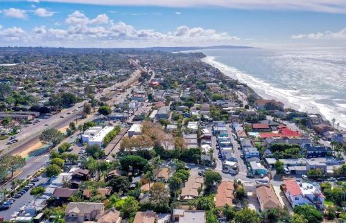 142 Glaucus St, Encinitas CA  92024-1601 exterior