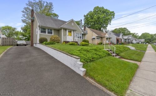 536 Washington Ave, Roselle, NJ 07203-2345
