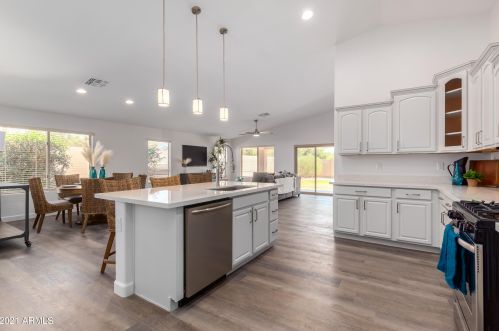 4679 Ironhorse Rd, Gilbert, AZ 85297-5545