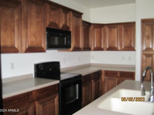 15241 Old Oak Ln, Sun City, AZ 85379-8151