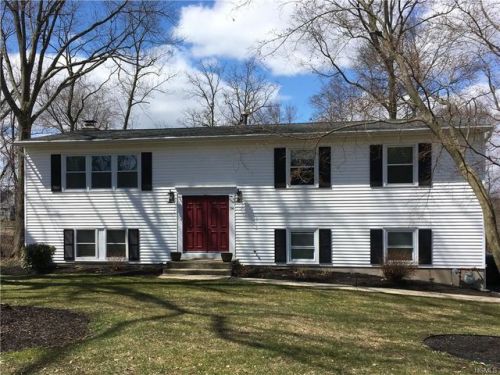 34 Beacon St, Congers, NY 10920-1502