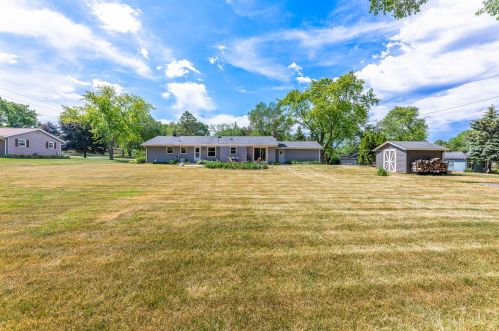 8414 Hillview Dr, Thiensville, WI 53097-3118