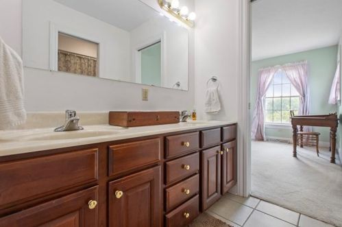 49 Blueberry Ln, Grove City PA  16127-4675 exterior