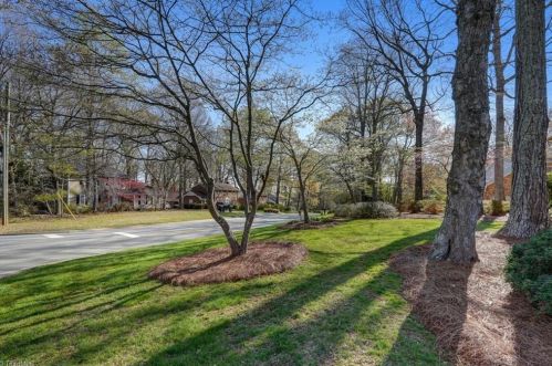 4207 Hobbs Rd, Greensboro, NC 27410-3515