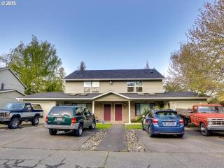 6820 Garden Home Rd, Portland, OR 97223-9486