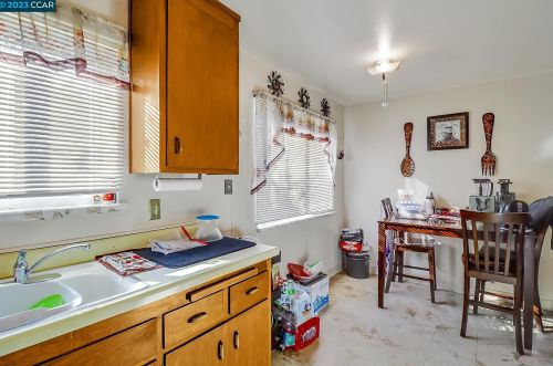 3201 Arkansas St, Oakland CA 94602-3707 exterior