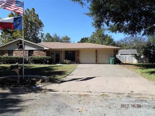 105 Club View Cir, Henrietta, TX 76365-3601