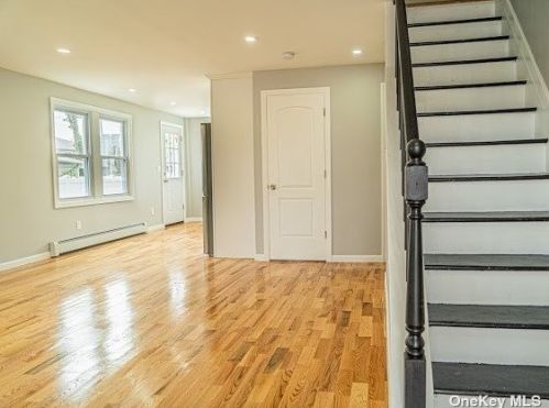 209 Costar St, Westbury NY  11590-3605 exterior