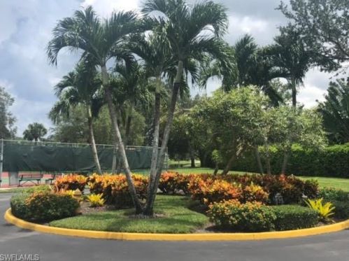 904 Belville Blvd, Naples FL  34104-6566 exterior