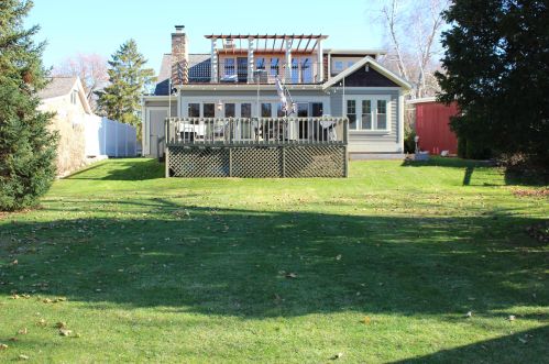 228 Maple Ter, Oconomowoc, WI 53066-2611