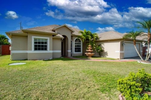 1742 Comfort St, Fort Pierce, FL 34987-2026