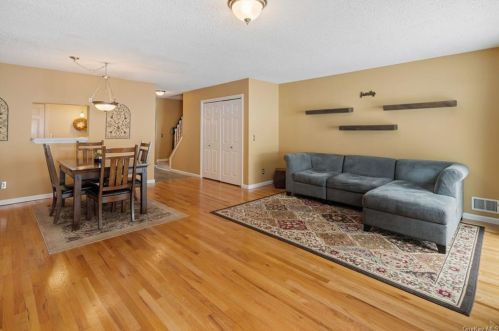 111 Jonathan Dr, Mahopac NY  10541-2209 exterior