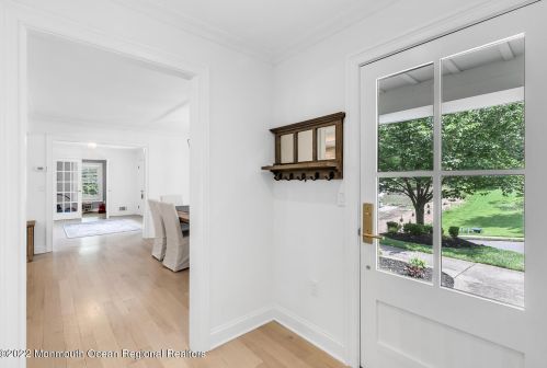 4 Constitution Dr, Leonardo NJ  07737-1808 exterior