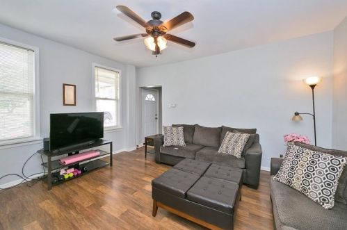 918 Scott Ave, Jeannette, PA 15644-1654