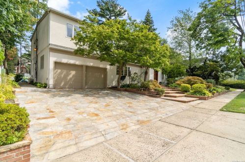 7 Governors Ct, Great Neck, NY 11023-2205