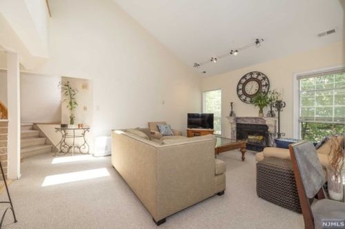 81 Fox Run Dr, Englewood NJ  07631-5055 exterior