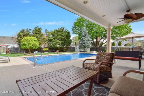 16 Galway Dr, Hazlet NJ  07730-1112 exterior