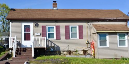 69 Prince St, Middletown, NY 10940-3939