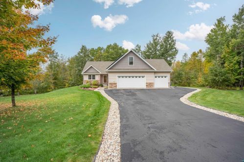 4201 Creekwood Pl, Duluth, MN 55811-3689