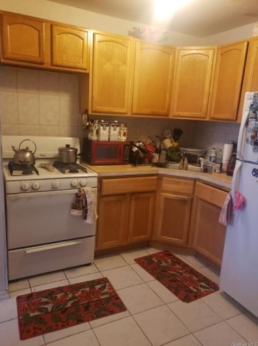 4008 Barnes Ave, Bronx, NY 10466-4304