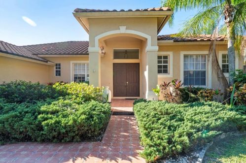 853 Grand Rpd Blvd, Naples FL 34120-4428 exterior