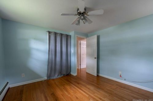 2 Valley Brook Ln, North Haven CT  06473-2638 exterior