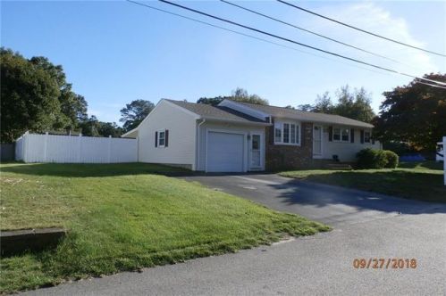 9 Centre St, Coventry, RI 02816-5321