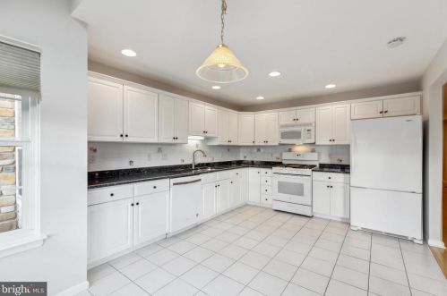 214 Canterbury Ct, Blue Bell PA  19422-1279 exterior