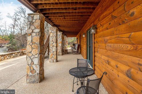 3714 Mountain Rd, Haymarket VA  20169-1739 exterior