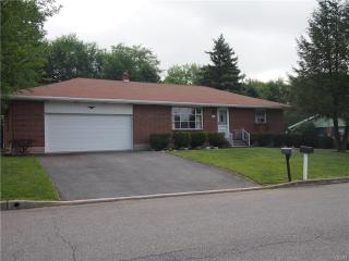 915 Lincoln Ave, Walnutport, PA 18088-1122