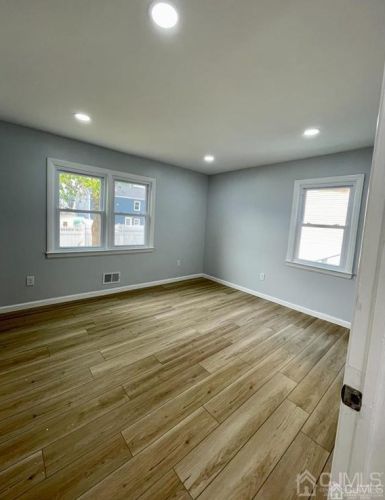 201 Campbell St, Woodbridge NJ  07095-2305 exterior