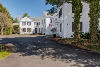 435 Pequot Ave, Southport CT  06890-1386 exterior