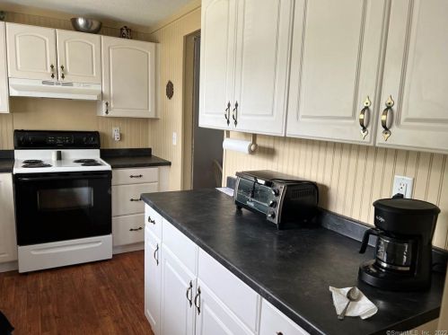 172 Ring Dr, Groton, CT 06340-4365