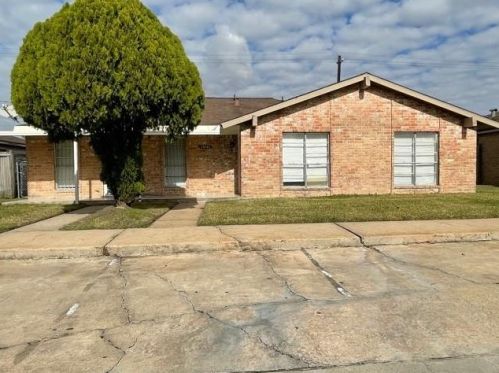 15135 Woodforest Blvd, Channelview TX  77530-3302 exterior