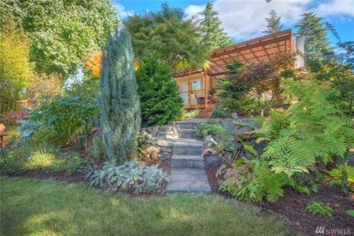 11733 3 Ave, Seattle WA  98168-2033 exterior