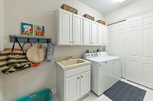 4758 Stratford Ct, Naples FL  34105-6686 exterior
