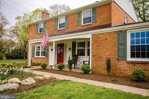 1930 Cathedral Rd, Huntingdon Valley, PA 19006-5006