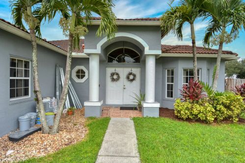 3032 Savona Blvd, Fort Pierce, FL 34953-4425