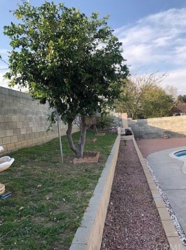 718 Idyllwild Ave, Rialto CA  92376-4816 exterior