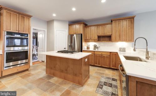 43331 Riverpoint Dr, Leesburg VA 20176-1296 exterior