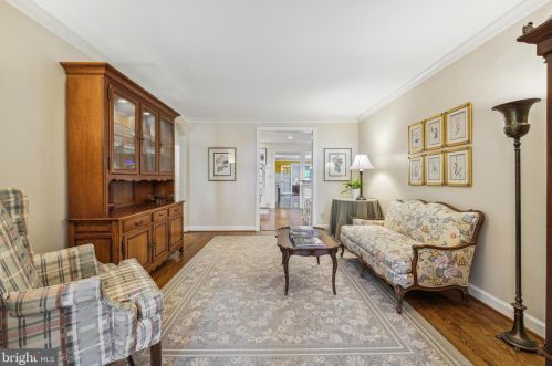 2953 Strathmeade St, Falls Church, VA 22042-1322