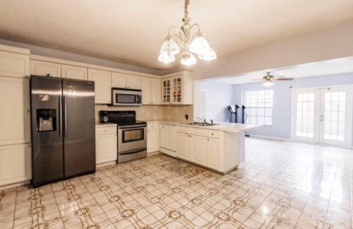 2805 Parker Ave, West Palm Beach, FL 33405-1476
